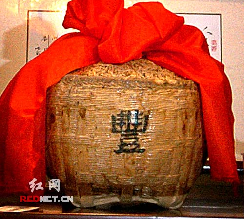 湖南工藝美術大師胡武強的作品《豐收籮》。