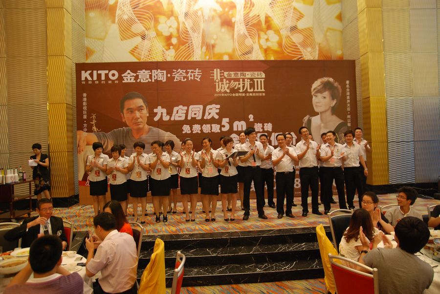 武漢金意陶團隊向帶給大家大合唱 武漢金意陶團隊向帶給大家大合唱