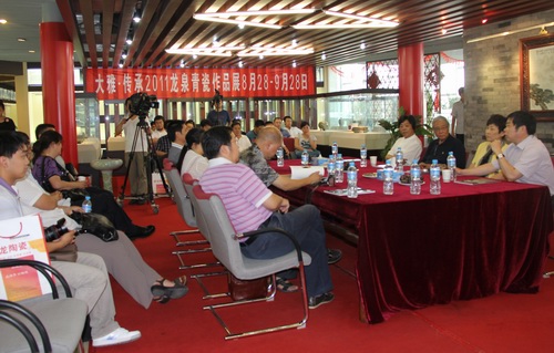 北京閩龍?zhí)沾伤囆g(shù)館館長(zhǎng)陳進(jìn)林致青瓷展開(kāi)幕詞