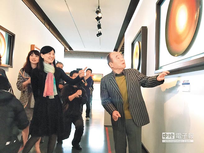 王修功臺灣陶藝拓荒者 多彩釉作品釉彩幻千 超越古代三彩釉面變化乃帶領藝術陶瓷跳出仿古、走向現代化的重要推手 王修功臺灣陶藝拓荒者 多彩釉作品釉彩幻千 超越古代三彩釉面變化乃帶領藝術陶瓷跳出仿古、走向現代化的重要推手