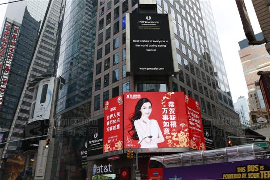 國民女神Angelababy攜手冠珠陶瓷亮相紐約時代廣場,向全世界人民拜年