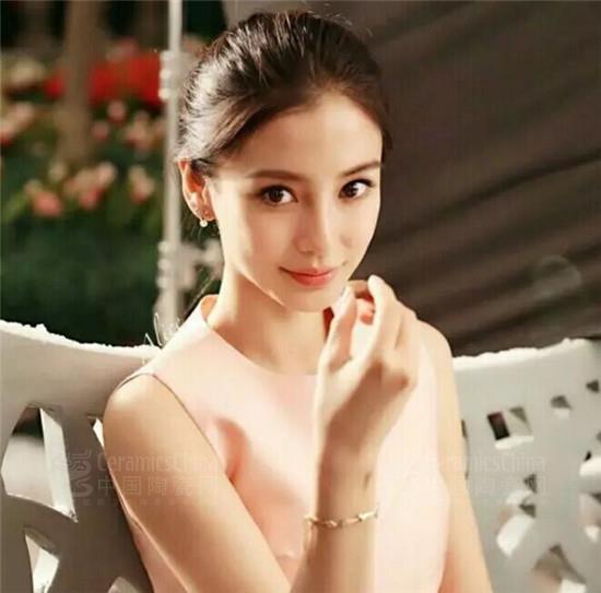 Angelababy從普通的平面模特到如今萬眾關(guān)注的國民女神