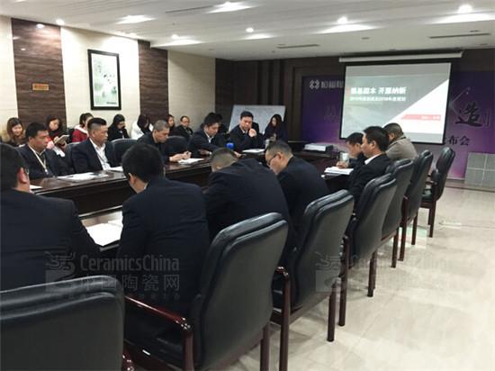 在會議中,營銷中心各個銷區(qū)的業(yè)務員及各個部門的經理也先后作了2015年的工作總結和2016年的工作規(guī)劃