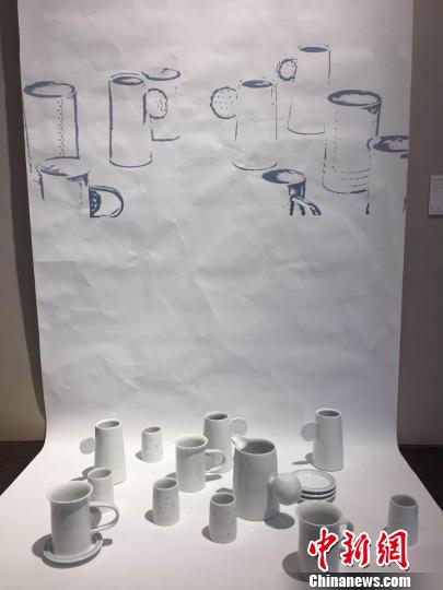 10日起,“OPEN WORK”(“開放作業(yè)”)國際陶瓷藝術展在南京浦口區(qū)的南京W藝術空間舉辦。圖為創(chuàng)意擺件!≈鞎苑f 攝 10日起,“OPEN WORK”(“開放作業(yè)”)國際陶瓷藝術展在南京浦口區(qū)的南京W藝術空間舉辦。圖為創(chuàng)意擺件!≈鞎苑f 攝